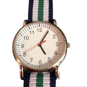 38 mm Fashion watch with 2 bands. Green and Navy.
